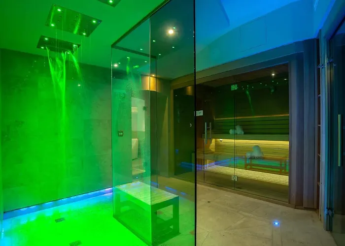 Accademia Club & 3*